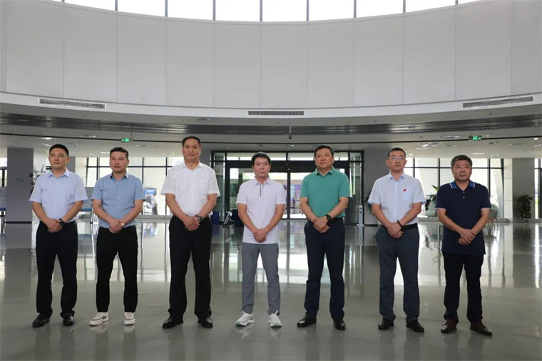 CQ9电子陪同舒华体育来滨考察体育产业发展情况