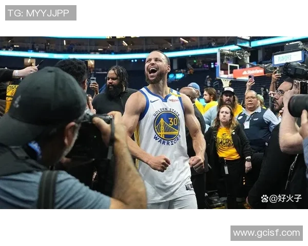 勇士赛场微妙小动作引发热议 球迷热议裁判判罚与运动员心理战